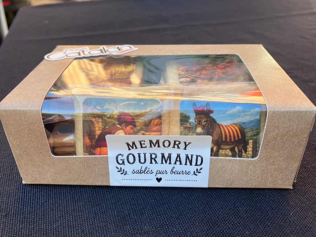 Boîte du Memory gourmand catalan avec biscuits sablés illustrés visibles à travers la fenêtre